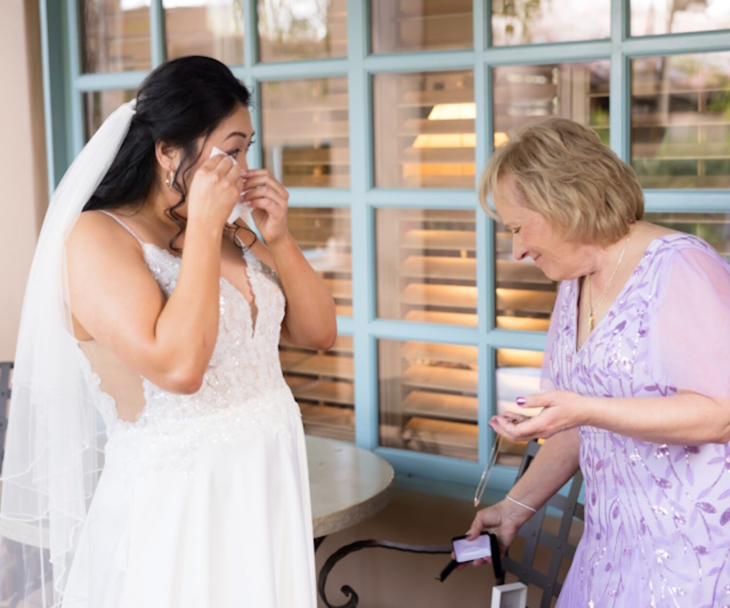 Waterproof-makeup-for-weddings-and-events